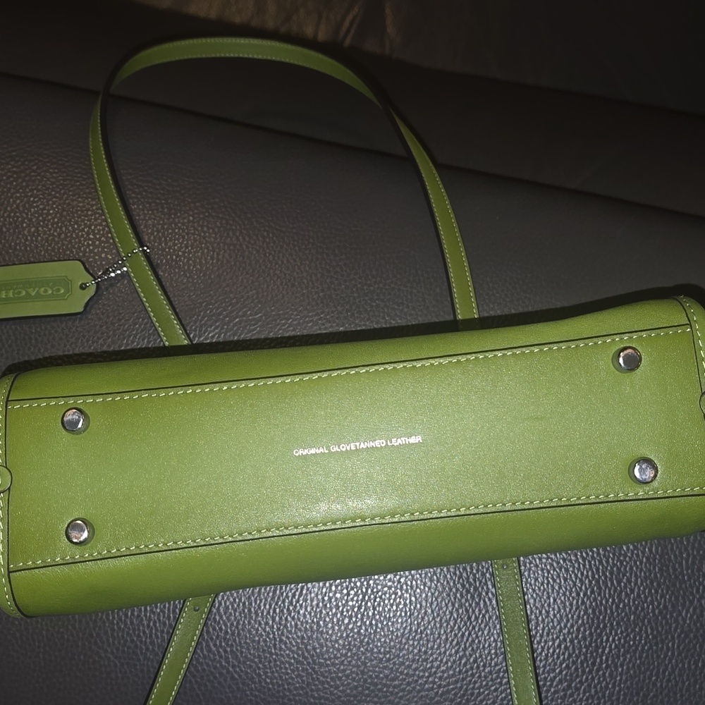 Coach Avocado Green Leather Shoulder Bag - Picture 4 of 12